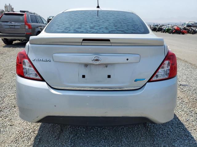  NISSAN VERSA 2016 Srebrny
