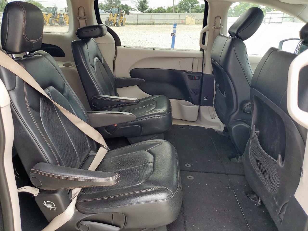 2020 Chrysler Pacifica Touring L VIN: 2C4RC1BG1LR272467 Lot: 65266085