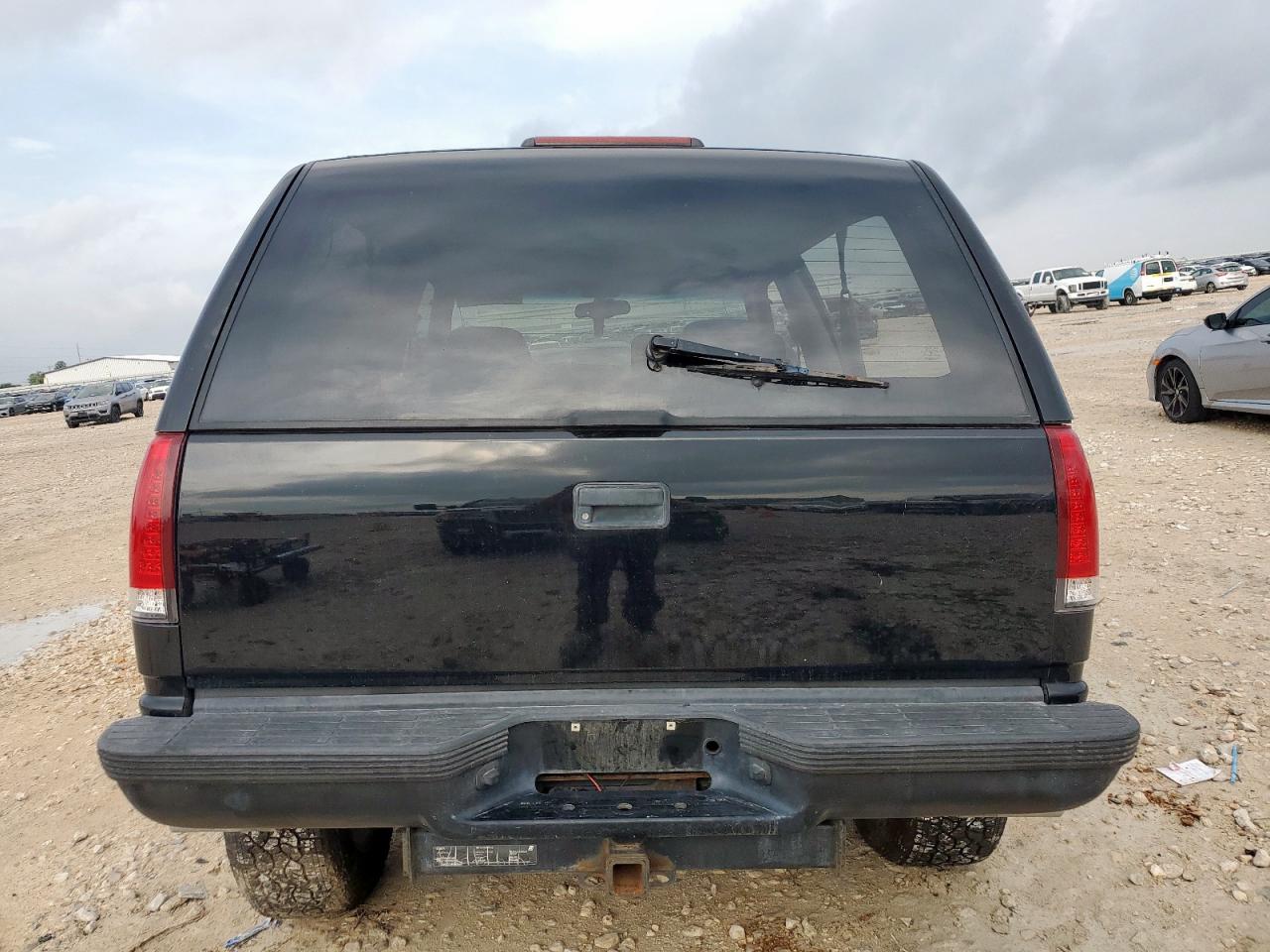 1997 GMC Yukon VIN: 3GKEK18R3VG522671 Lot: 64501665