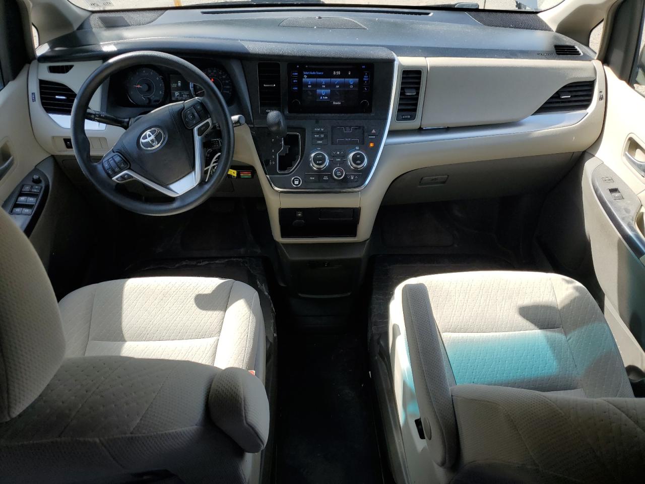 2017 Toyota Sienna Le VIN: 5TDKZ3DC7HS877484 Lot: 64692995