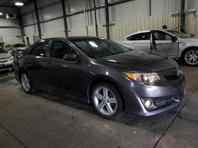  TOYOTA CAMRY 2014 Srebrny