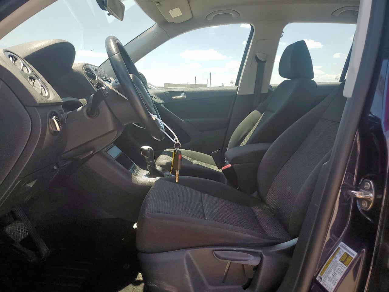 2015 Volkswagen Tiguan S VIN: WVGBV7AXXFW589641 Lot: 64142125