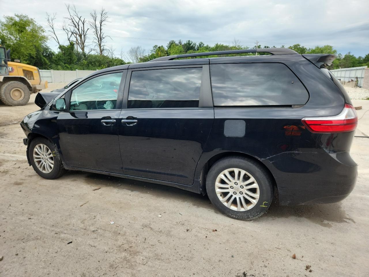 2015 Toyota Sienna Xle VIN: 5TDYK3DC7FS564690 Lot: 65707805