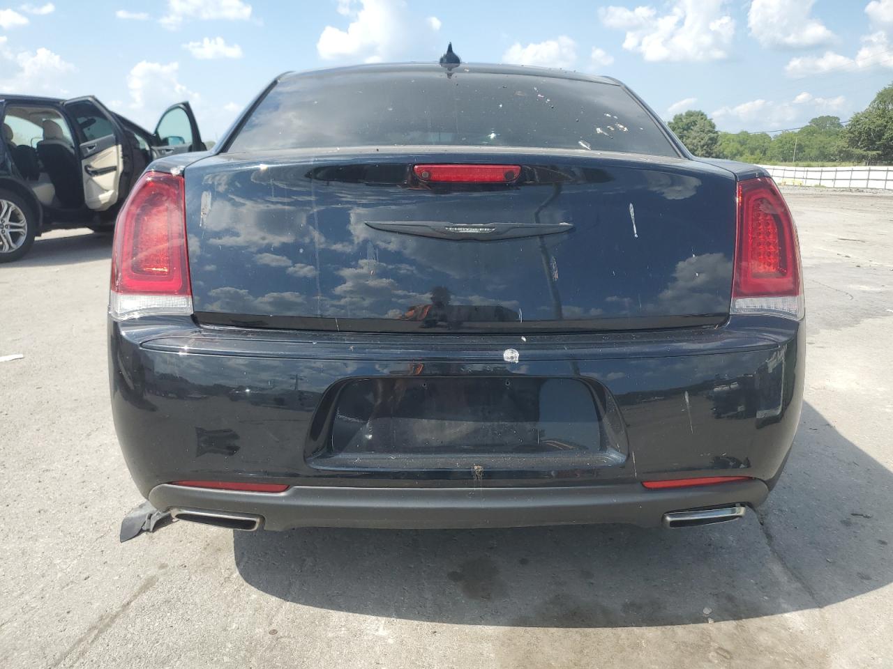 2019 Chrysler 300 S VIN: 2C3CCABG6KH655982 Lot: 66560515