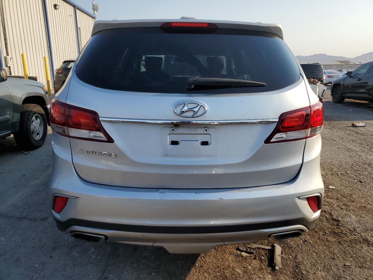 2017 Hyundai Santa Fe Se VIN: KM8SM4HF0HU182571 Lot: 64767465