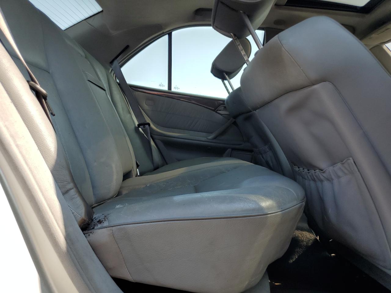 2000 Mercedes-Benz E 320 VIN: WDBJF65J8YB160696 Lot: 63019535