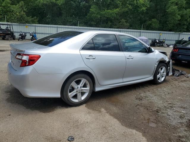  TOYOTA CAMRY 2014 Srebrny