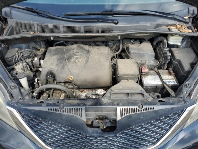 2017 TOYOTA SIENNA SE  