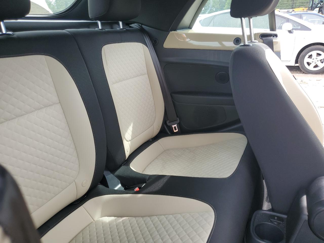 2019 Volkswagen Beetle S VIN: 3VW5DAAT3KM500286 Lot: 63219395