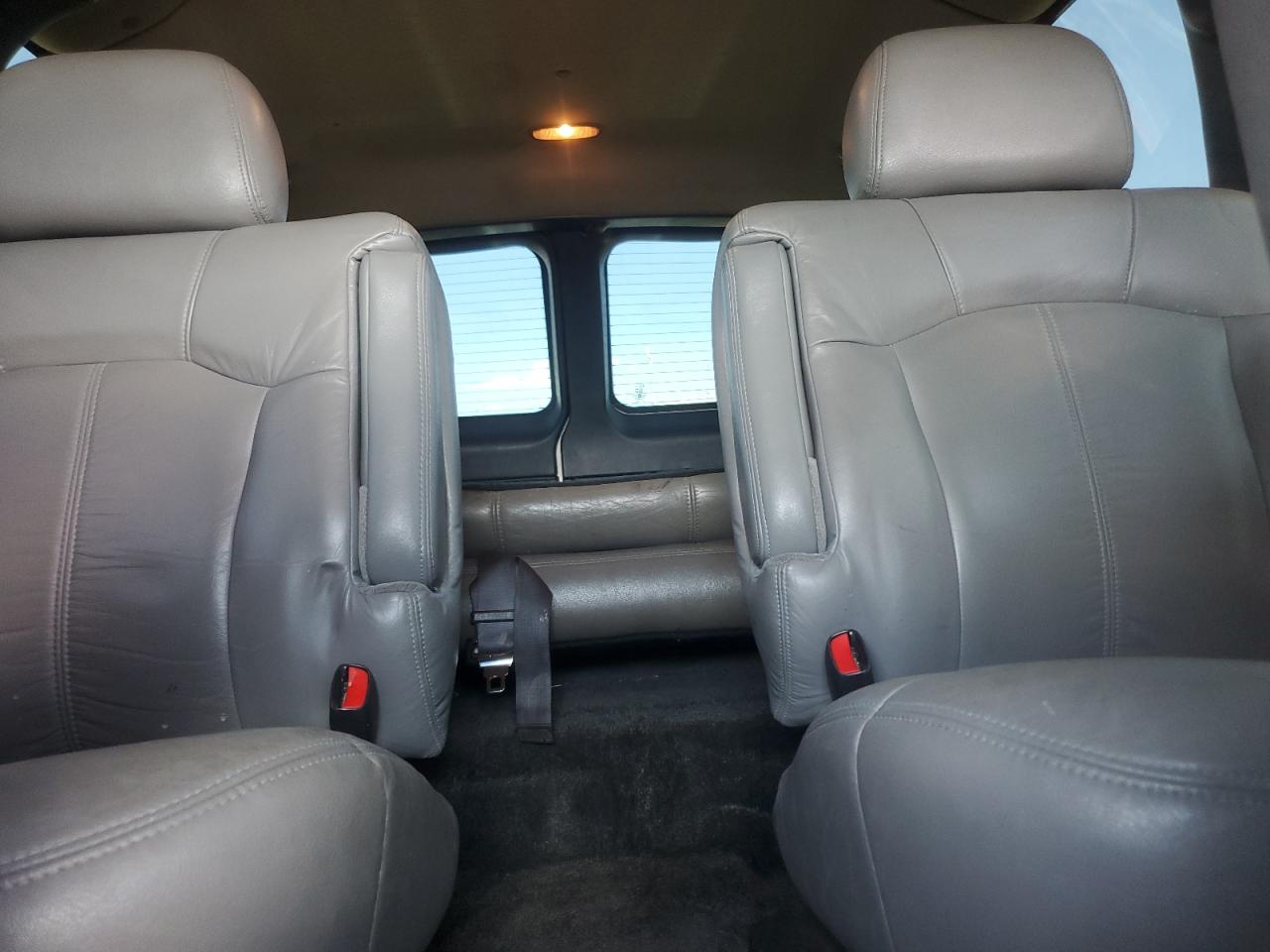 2001 Chevrolet Suburban K2500 VIN: 3GNGK26G91G232075 Lot: 64285465