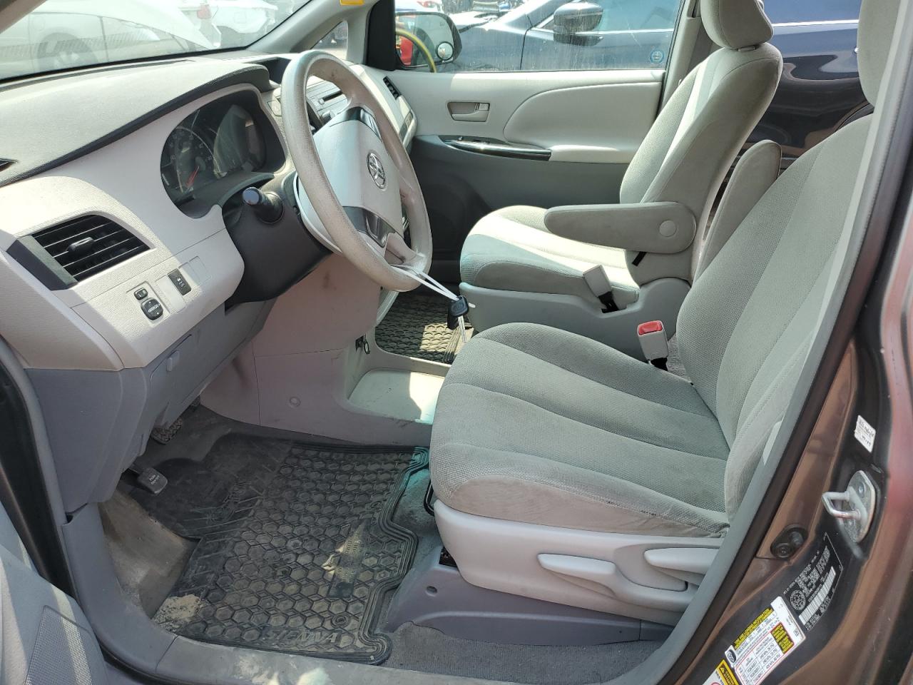 2011 Toyota Sienna VIN: 5TDZK3DCXBS006119 Lot: 64379885