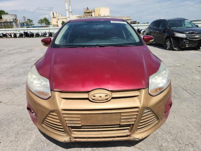 Sedans FORD FOCUS 2014 Czerwony
