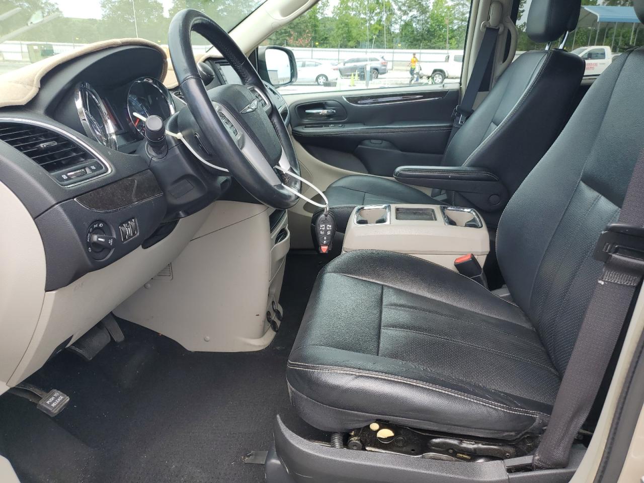 2016 Chrysler Town & Country Touring L VIN: 2C4RC1CG2GR190431 Lot: 67137545