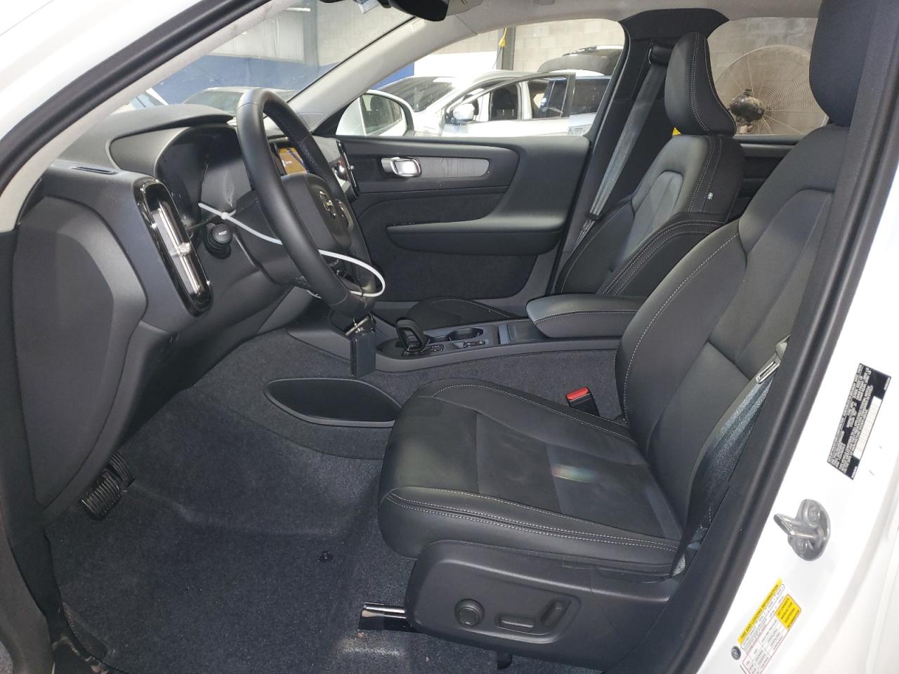 2025 Volvo Xc40 Core VIN: YV4L12UJ5S2604026 Lot: 63060135