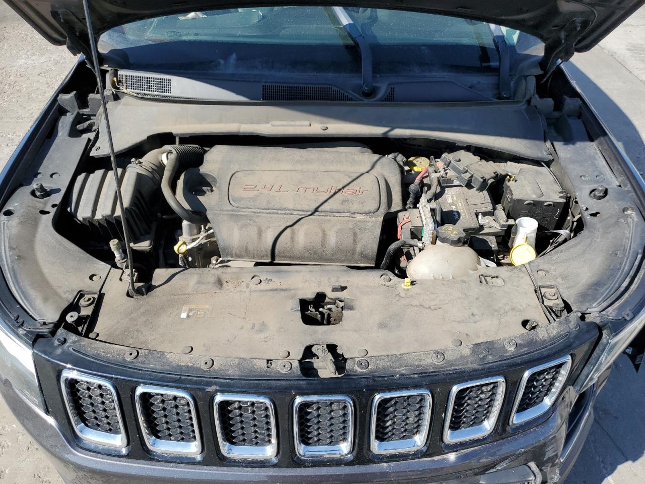 2018 Jeep Compass Latitude VIN: 3C4NJDBB1JT315242 Lot: 64333865