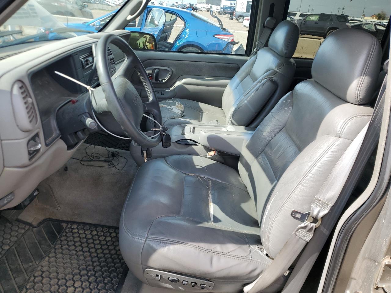 1998 GMC Suburban K1500 VIN: 1GKFK16RXWJ721305 Lot: 64112165