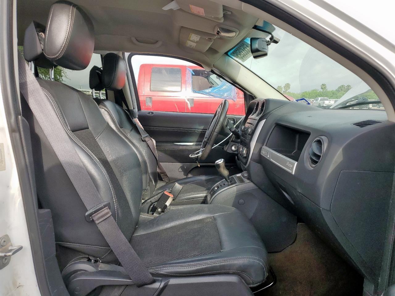 2016 Jeep Compass Latitude VIN: 1C4NJDEB0GD616840 Lot: 63583595