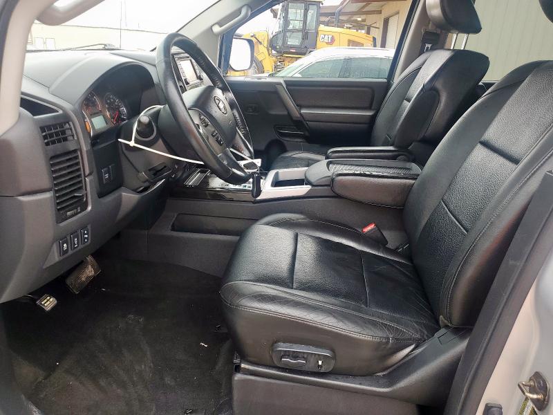 Pickups NISSAN TITAN 2013 Srebrny
