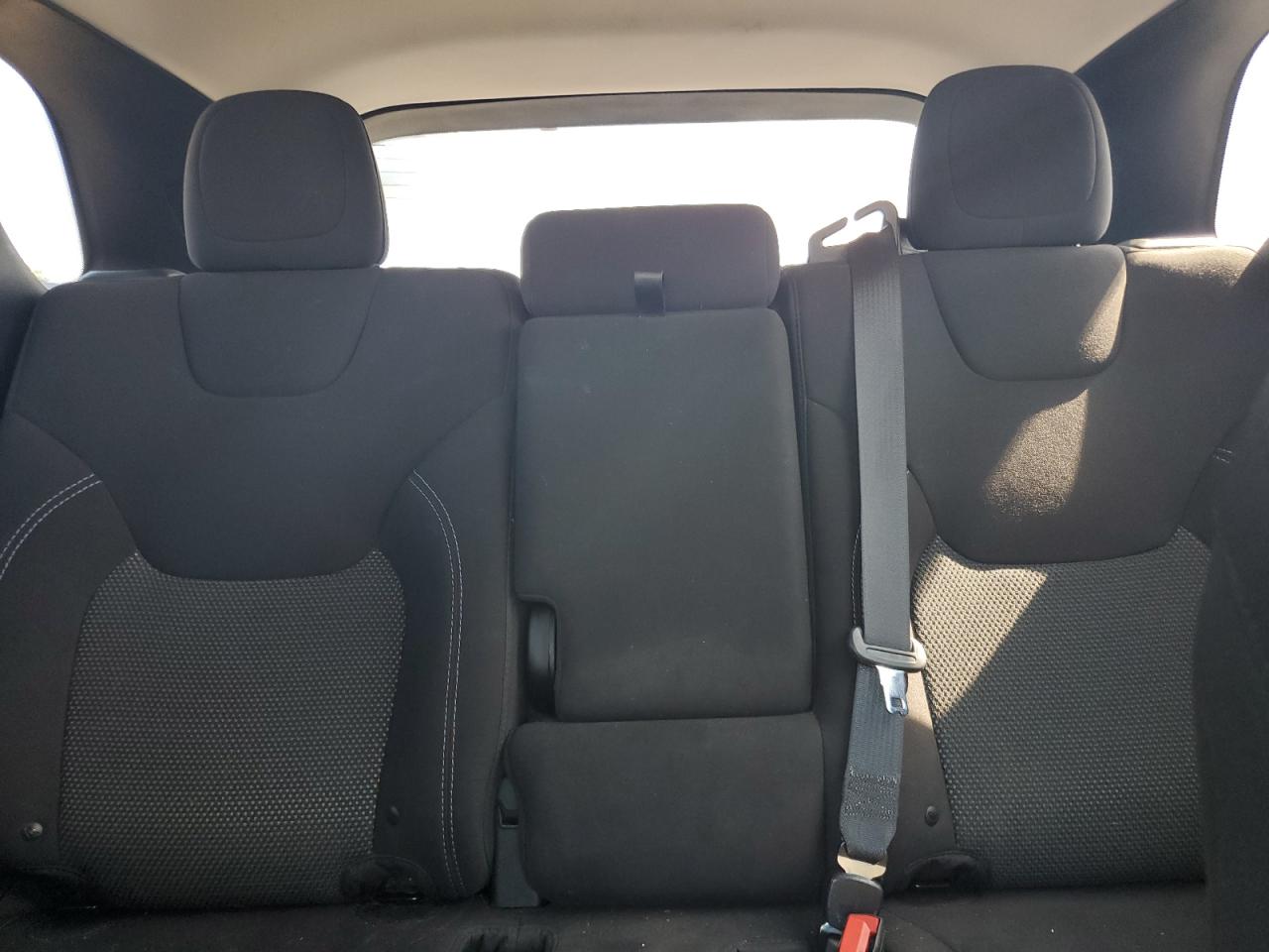 2019 Jeep Cherokee Latitude VIN: 1C4PJLCB8KD411913 Lot: 63329675