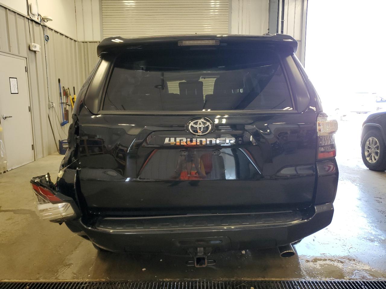 2022 Toyota 4Runner Sr5/Sr5 Premium VIN: JTENU5JR2N6042769 Lot: 64403505