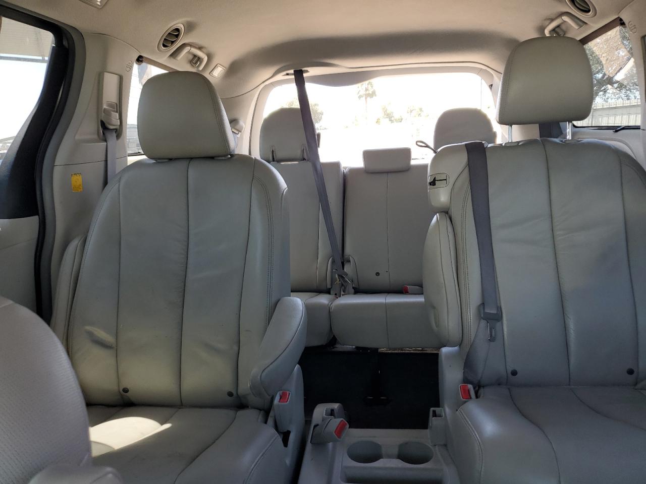 2011 Toyota Sienna Xle VIN: 5TDYK3DC4BS001414 Lot: 64079175