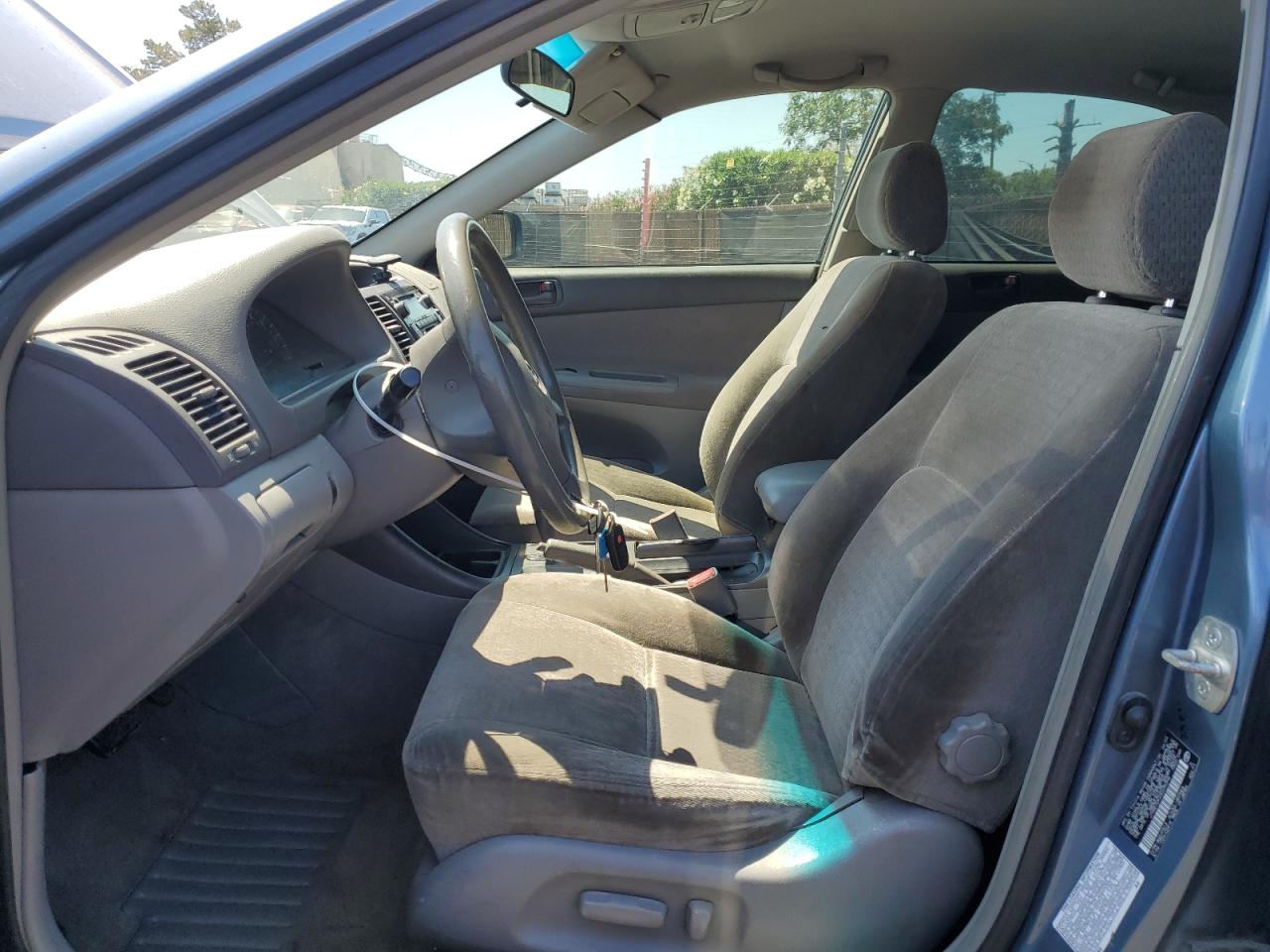 2003 Toyota Camry Le VIN: JTDBE32K230235398 Lot: 59405645