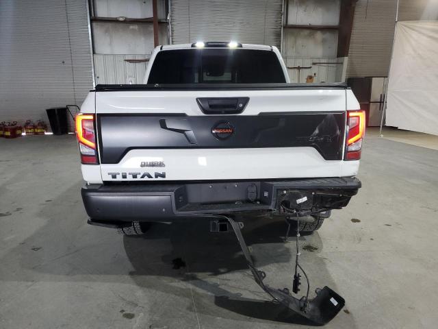  NISSAN TITAN 2021 Белы
