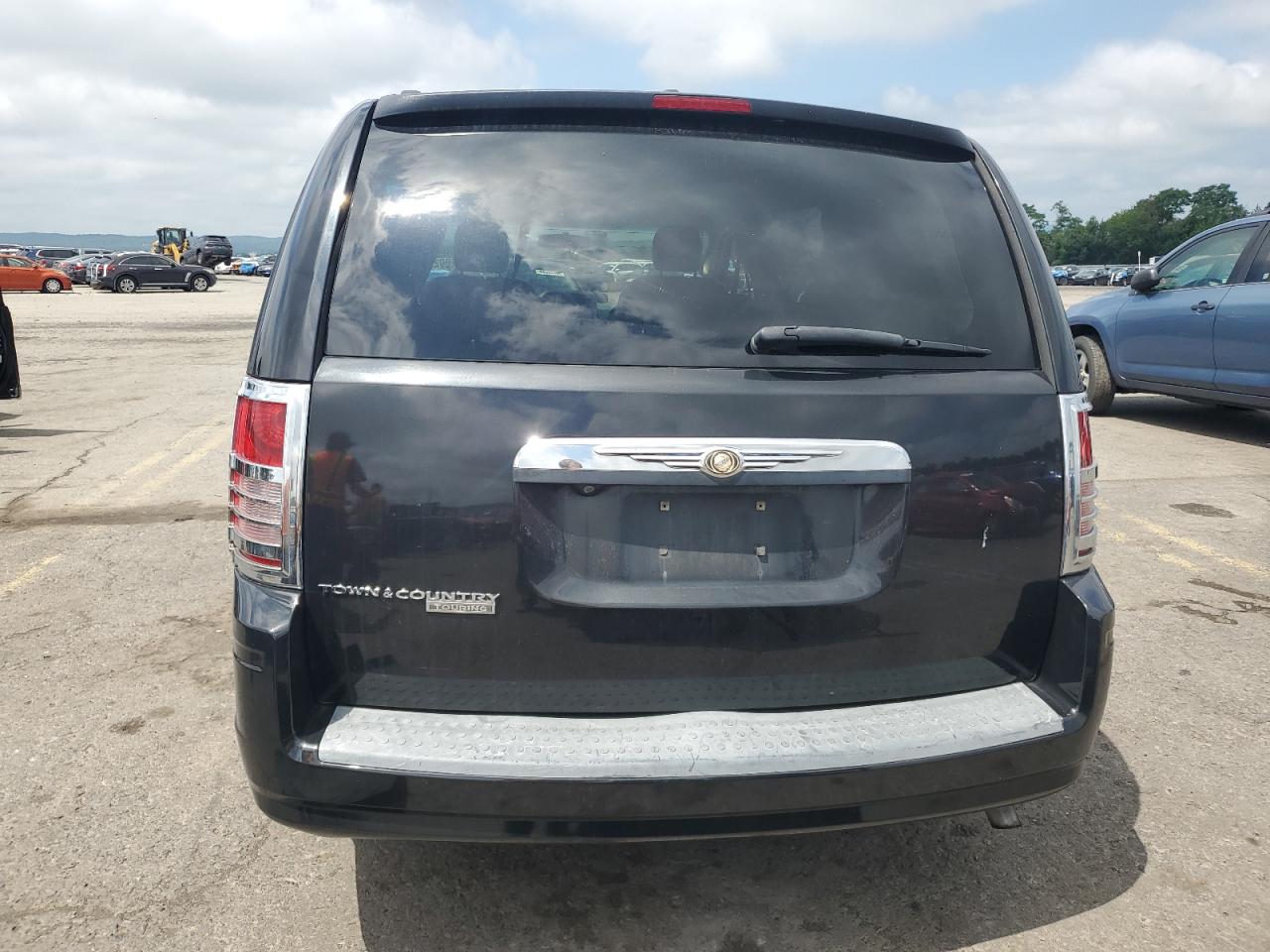 2008 Chrysler Town & Country Touring VIN: 2A8HR54P68R679022 Lot: 64902725