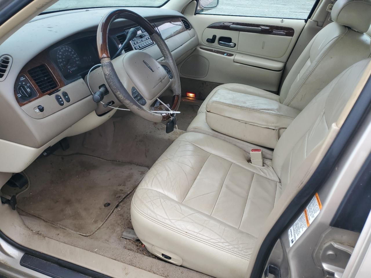 2002 Lincoln Town Car Signature VIN: 1LNHM82W62Y626482 Lot: 64401395