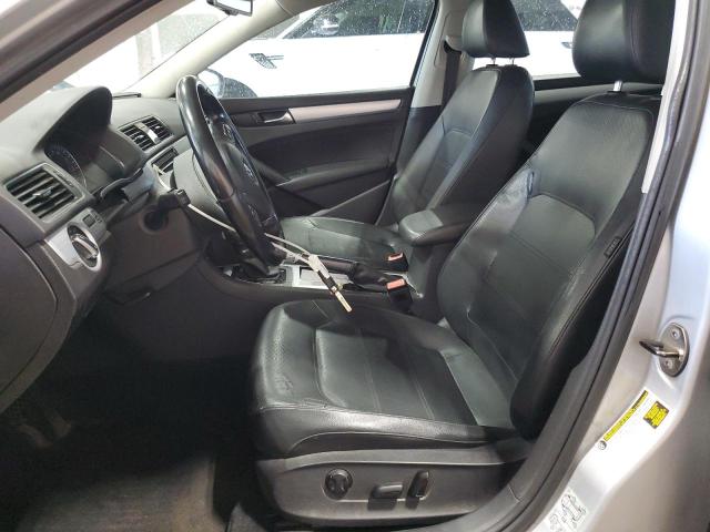  VOLKSWAGEN PASSAT 2012 Серебристый