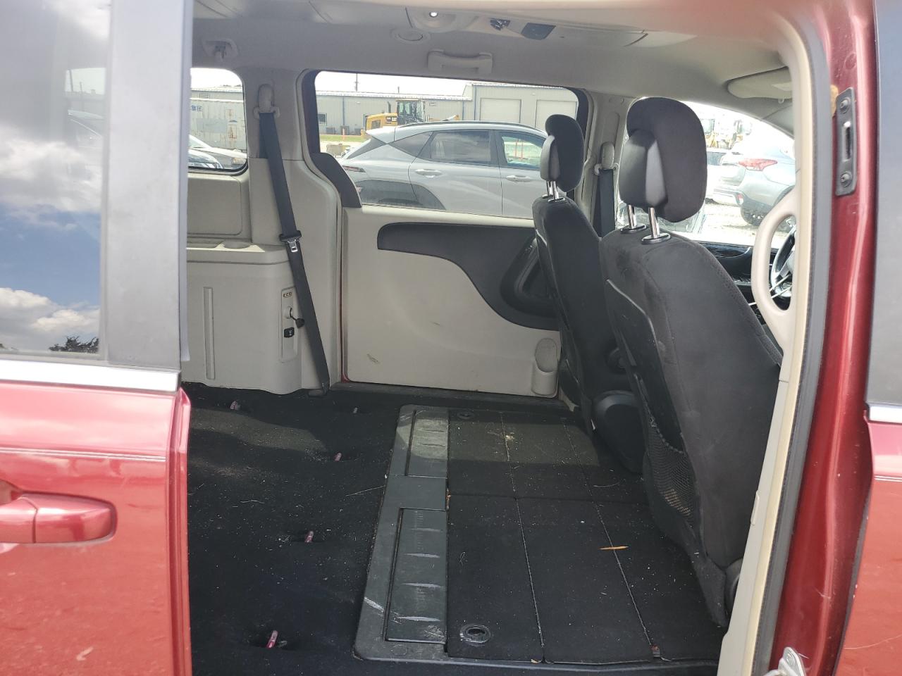 2011 Chrysler Town & Country Touring VIN: 2A4RR5DG4BR698293 Lot: 64368105