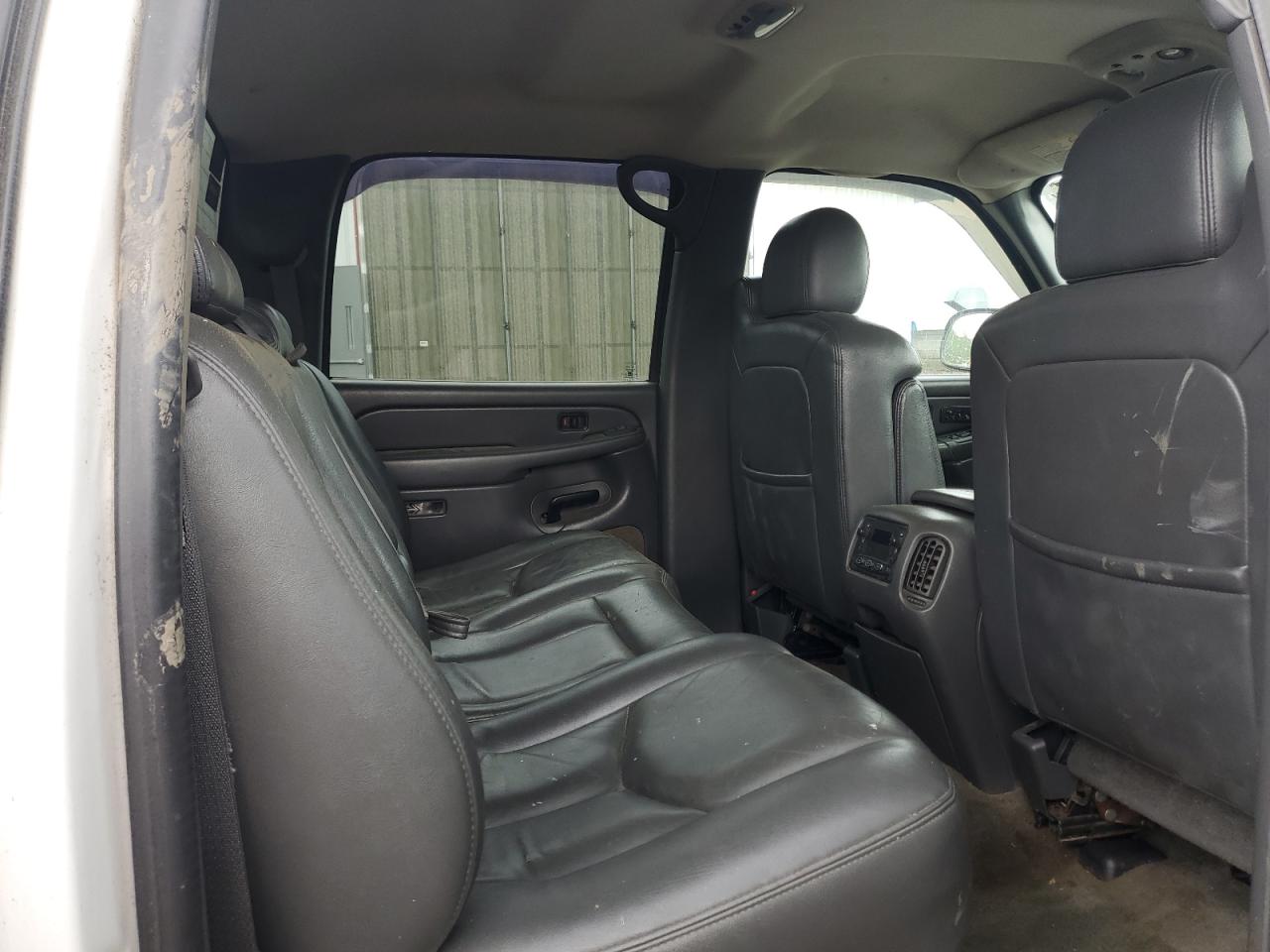 2005 GMC Sierra K2500 Heavy Duty VIN: 1GTHK23UX5F819481 Lot: 64437475