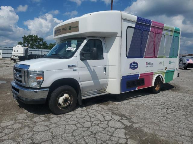 2015 Ford Econoline E450 Super Duty Cutaway Van  