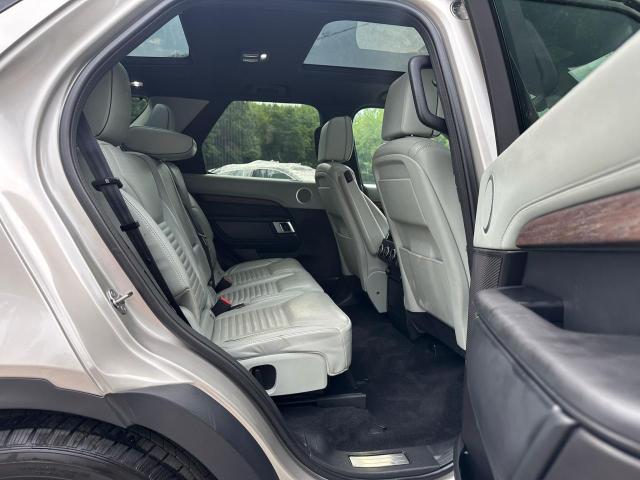  LAND ROVER DISCOVERY 2017 Srebrny