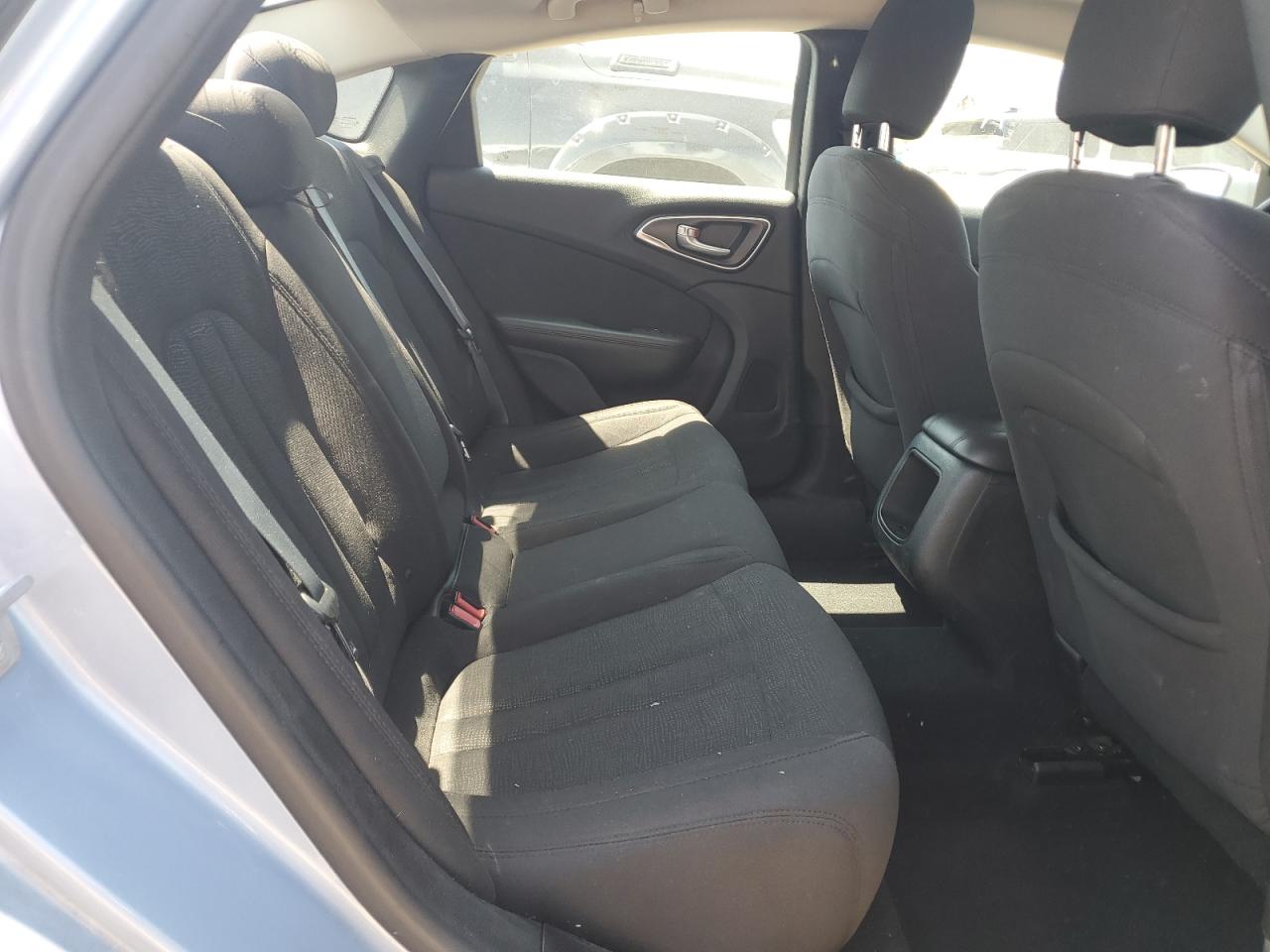 2015 Chrysler 200 Limited VIN: 1C3CCCABXFN662237 Lot: 66720225