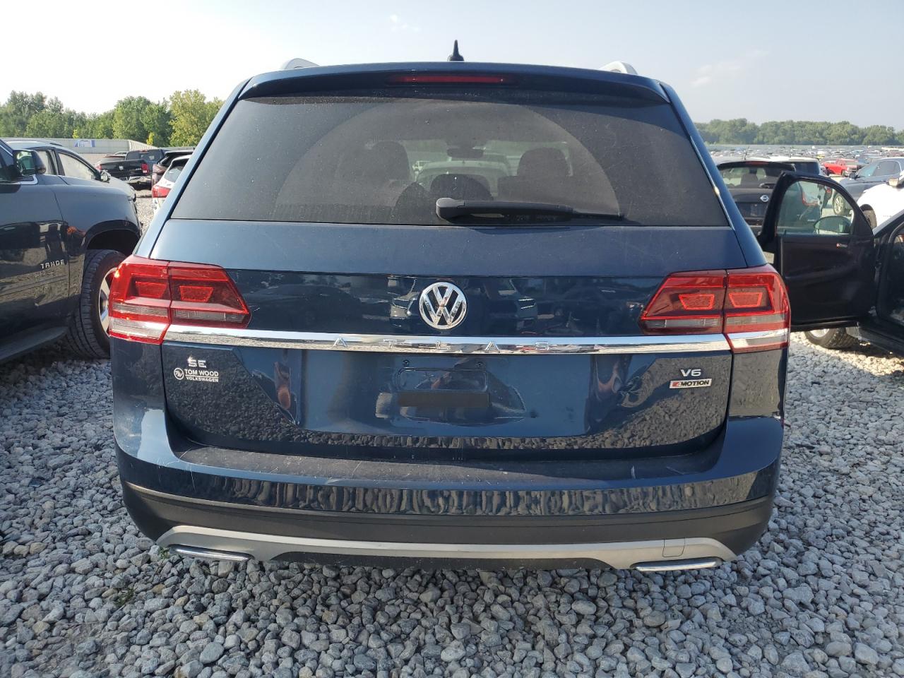 1v2lr2ca3jc588588 1V2LR2CA3JC588588 2018 Volkswagen Atlas Se
