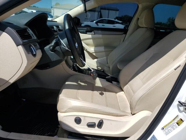 Sedans VOLKSWAGEN PASSAT 2014 Biały