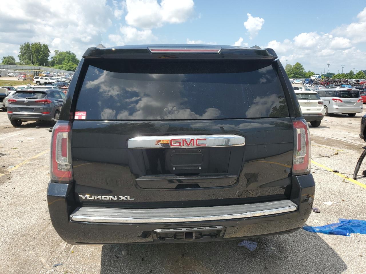 2016 GMC Yukon Xl Denali VIN: 1GKS2HKJ7GR270831 Lot: 64490645