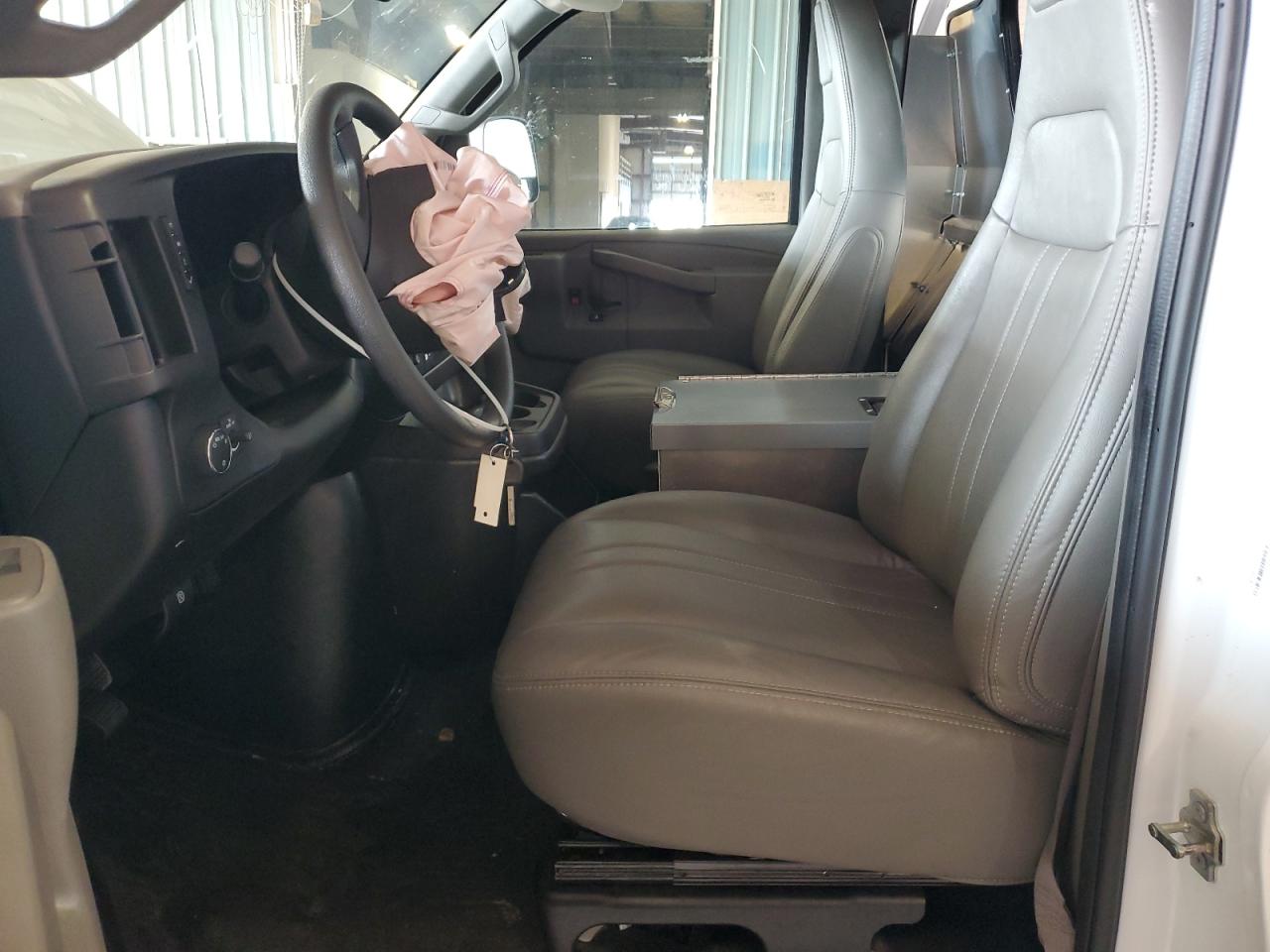 2024 Chevrolet Express G2500 VIN: 1GCWGAFP2R1174904 Lot: 63218715