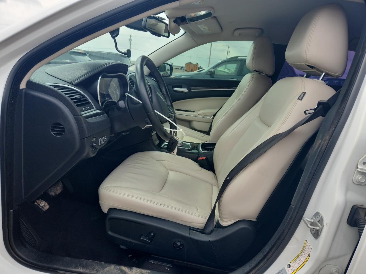 2017 Chrysler 300 Limited VIN: 2C3CCAAG2HH663586 Lot: 63089825