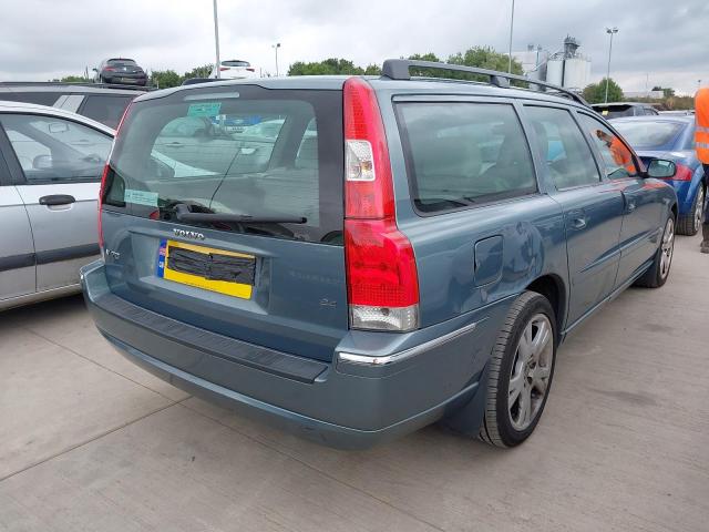 2005 VOLVO V70 SE (17