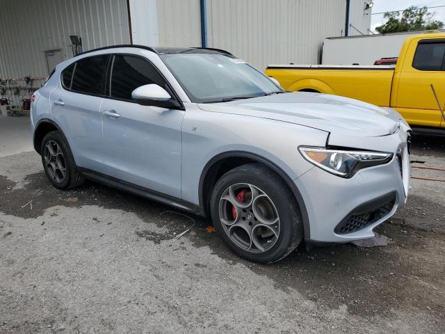  ALFA ROMEO STELVIO 2022 Srebrny