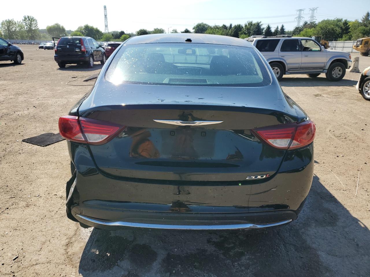 2015 Chrysler 200 Limited VIN: 1C3CCCAB0FN620692 Lot: 65035695