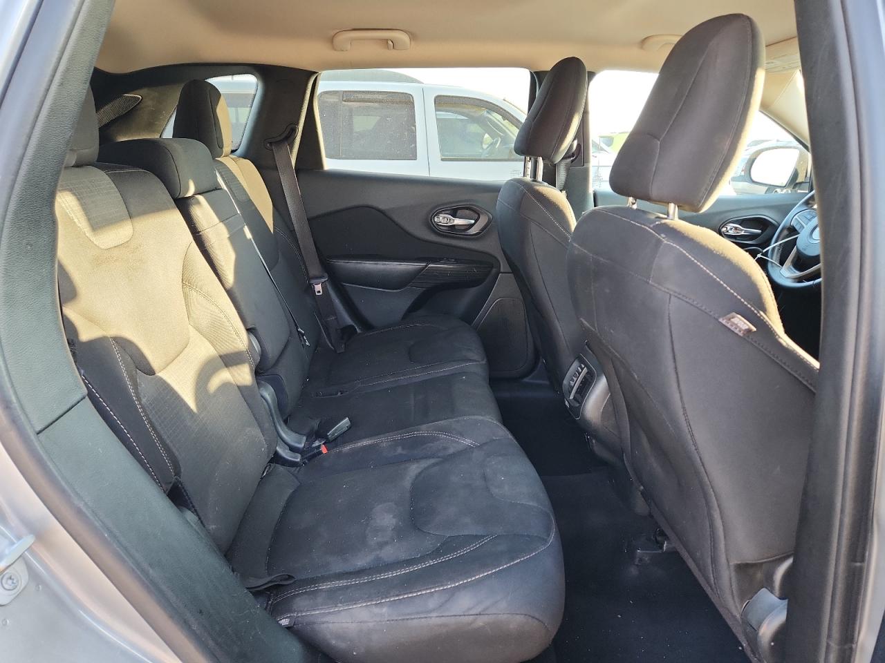 2016 Jeep Cherokee Latitude VIN: 1C4PJMCS3GW197818 Lot: 63289575