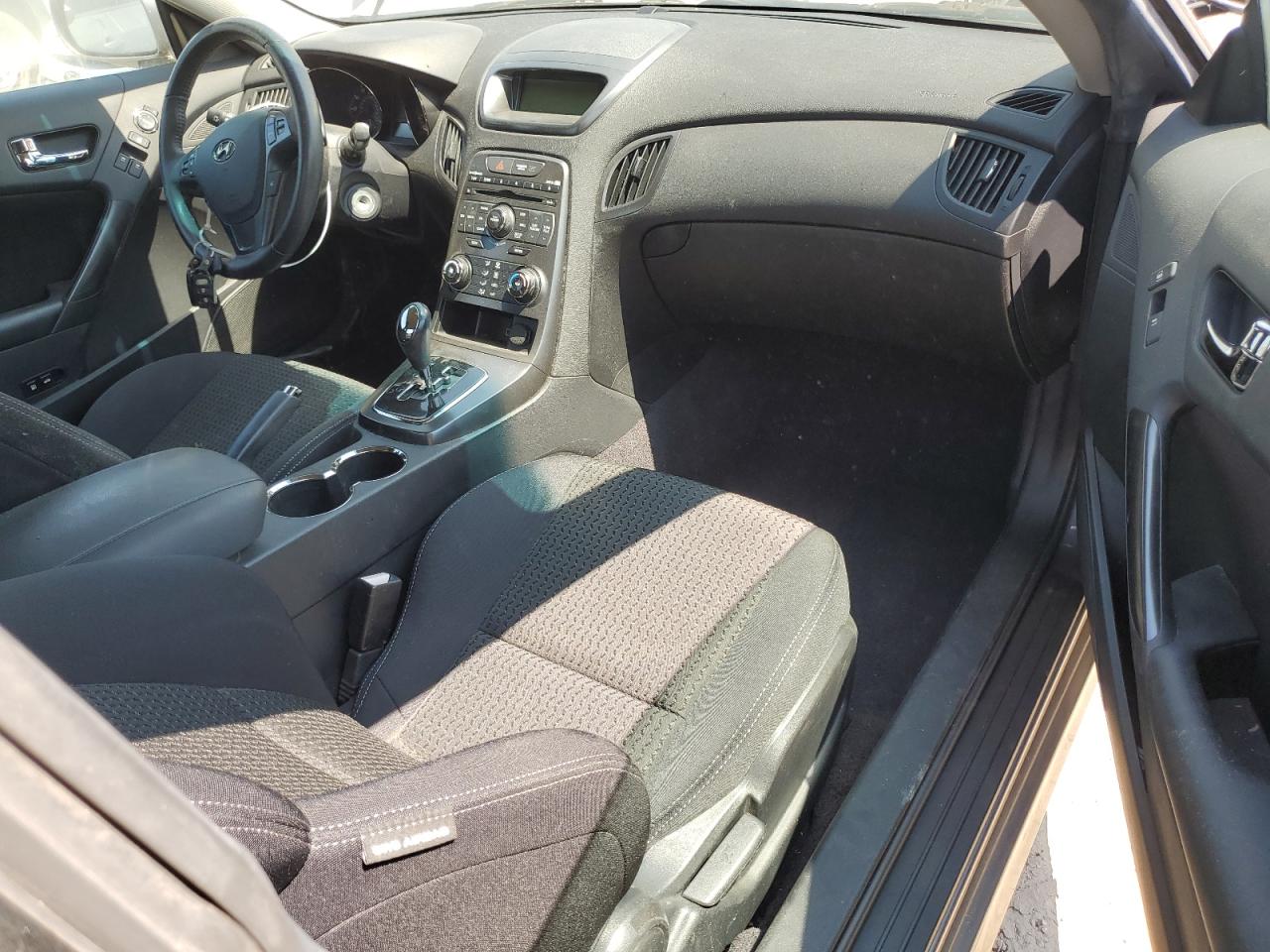 2011 Hyundai Genesis Coupe 2.0T VIN: KMHHT6KD2BU058695 Lot: 64566155