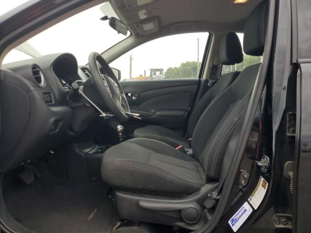 Sedans NISSAN VERSA 2015 Czarny
