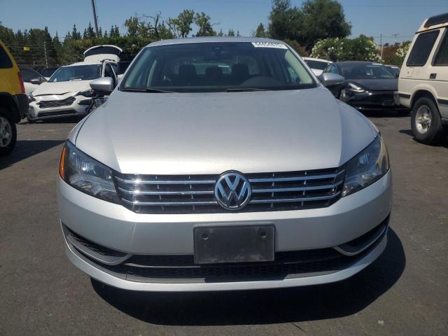  VOLKSWAGEN PASSAT 2012 Srebrny
