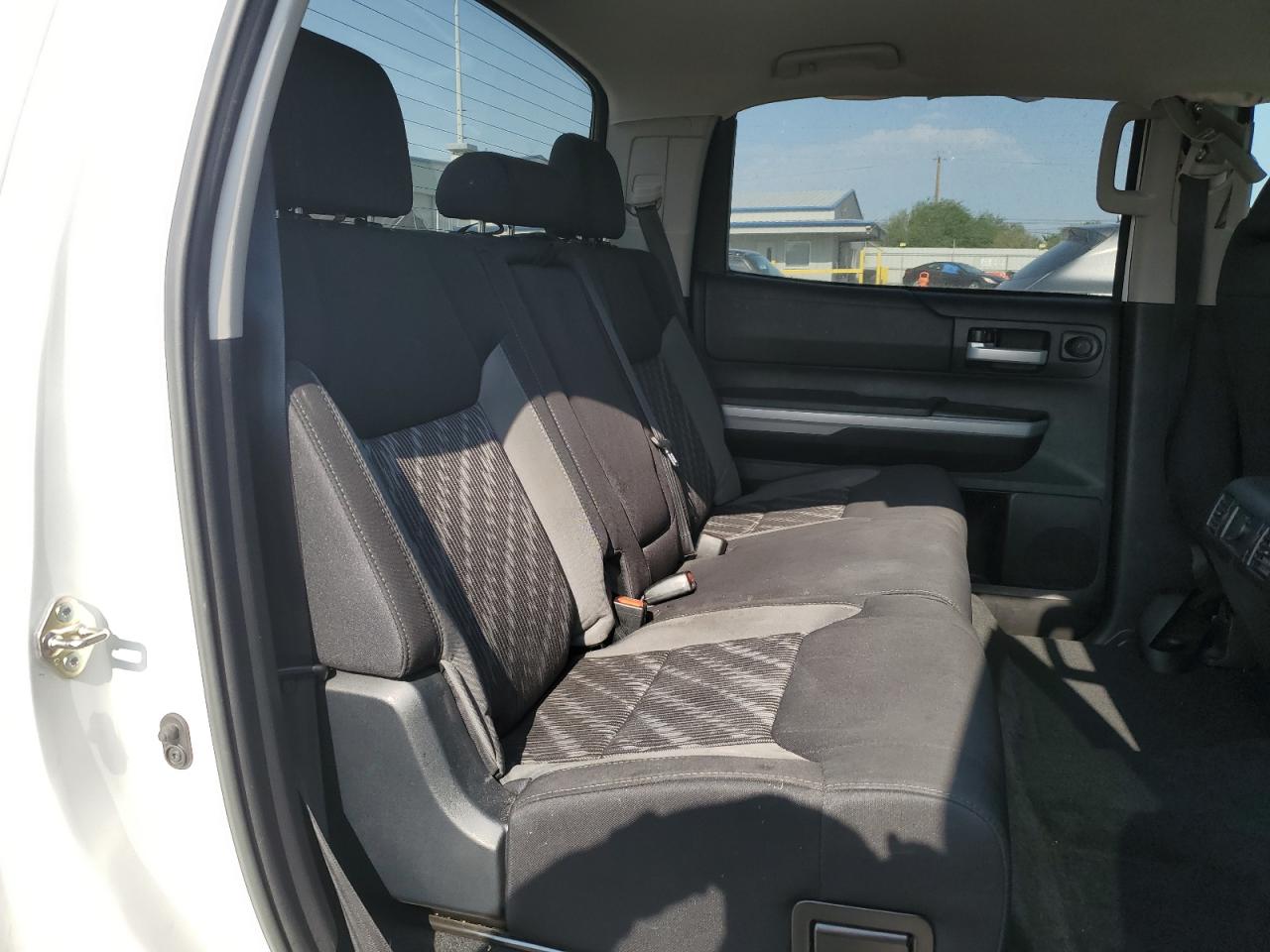 2018 Toyota Tundra Crewmax Sr5 VIN: 5TFEY5F18JX236643 Lot: 65076515