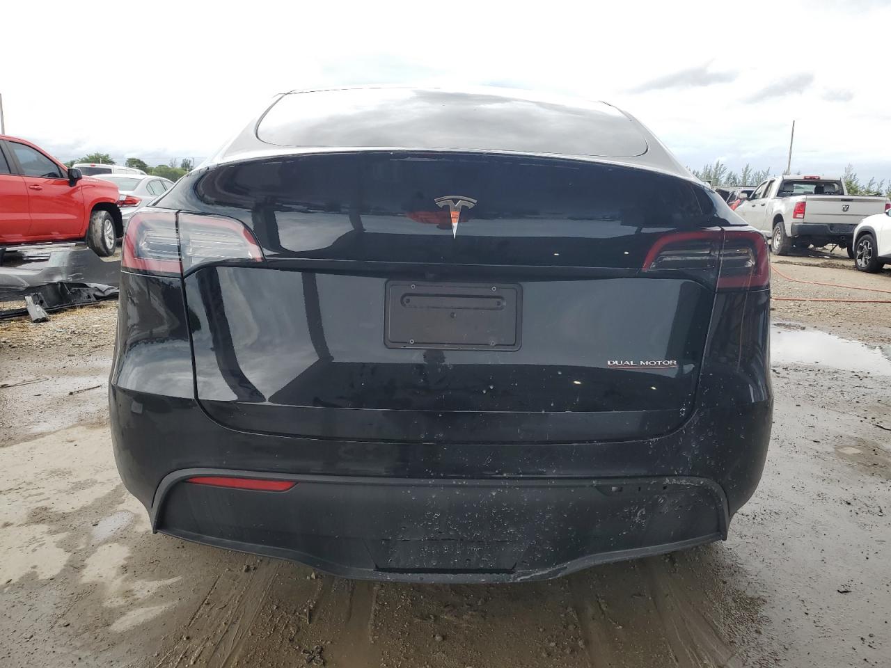 2024 Tesla Model Y VIN: 7SAYGDEF7RF045702 Lot: 63604495