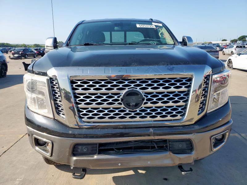  NISSAN TITAN 2019 Czarny